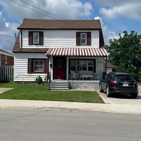 Newly Renovated 2 Bedroom 1 Ba *10 Min Walk To Falls* Niagarawatervallen Buitenkant foto