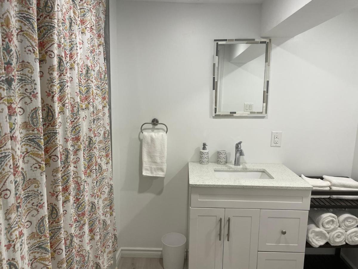Newly Renovated 2 Bedroom 1 Ba *10 Min Walk To Falls* Niagarawatervallen Buitenkant foto